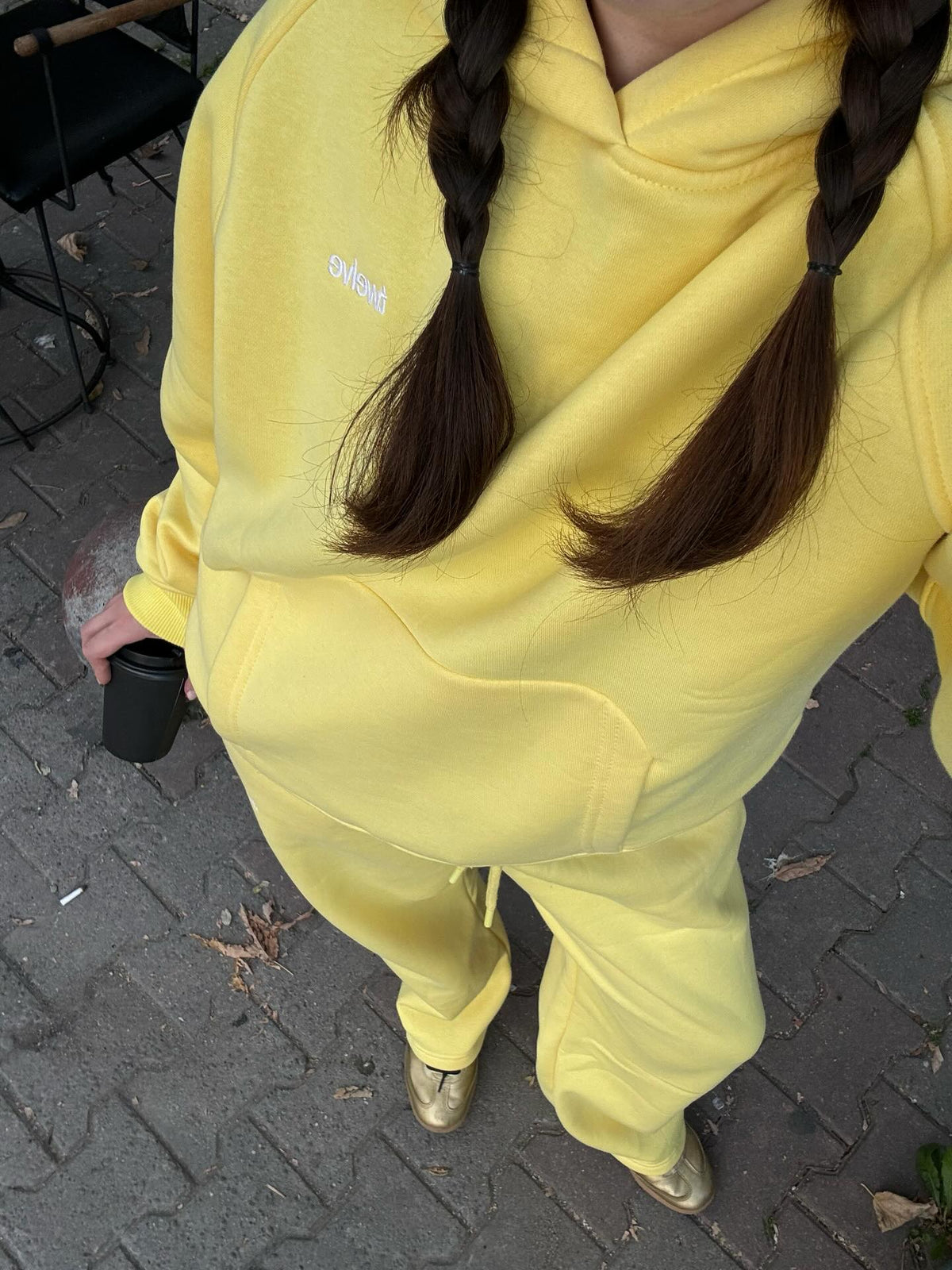 Twelve Hoodie – Buttercream, sokak çekimi