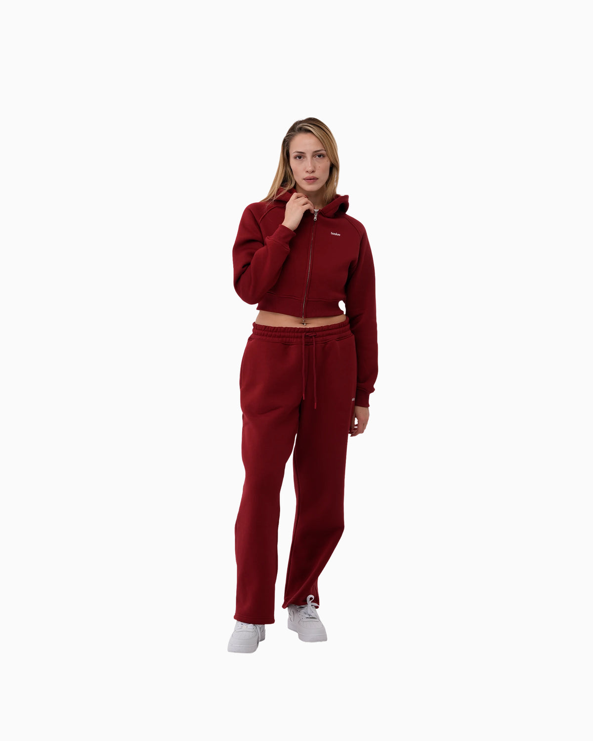 Twelve Cropped Zip Hoodie – Wine Red – model üzerinde