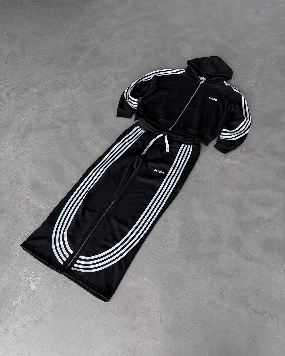 Twelve Stris Zip Up – Black – ürün görseli
