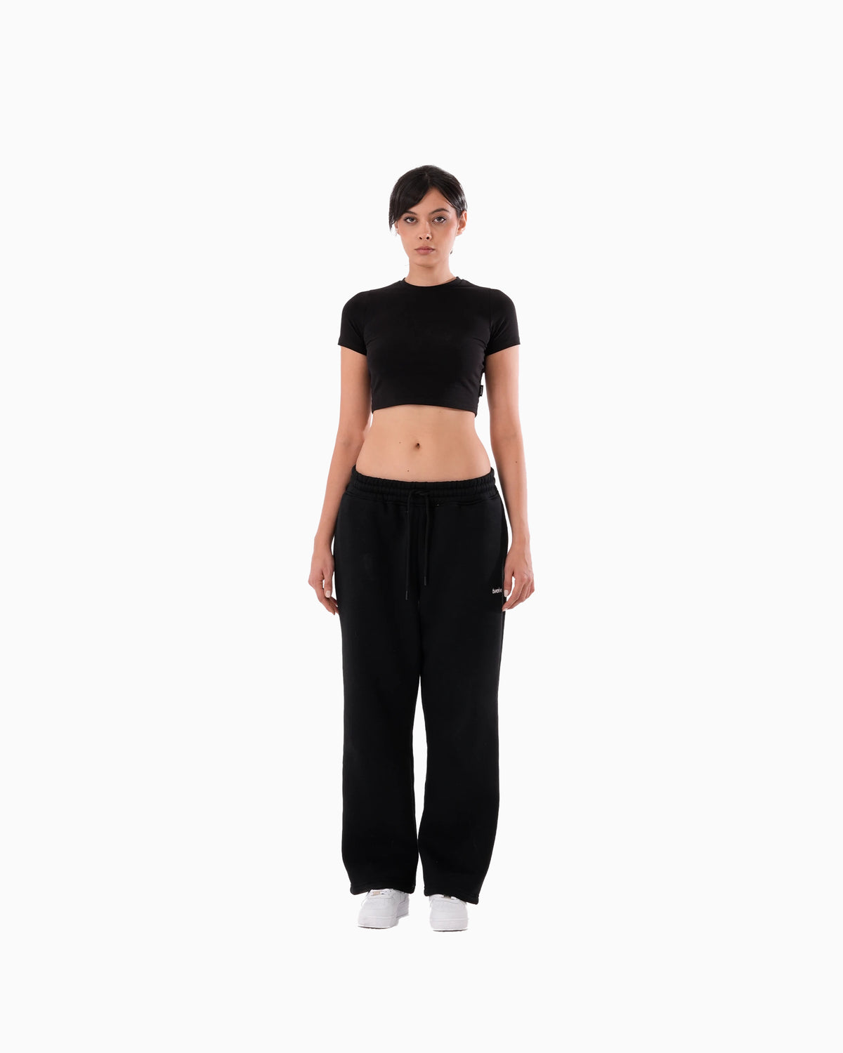 Twelve Sweatpant – Black – model üzerinde