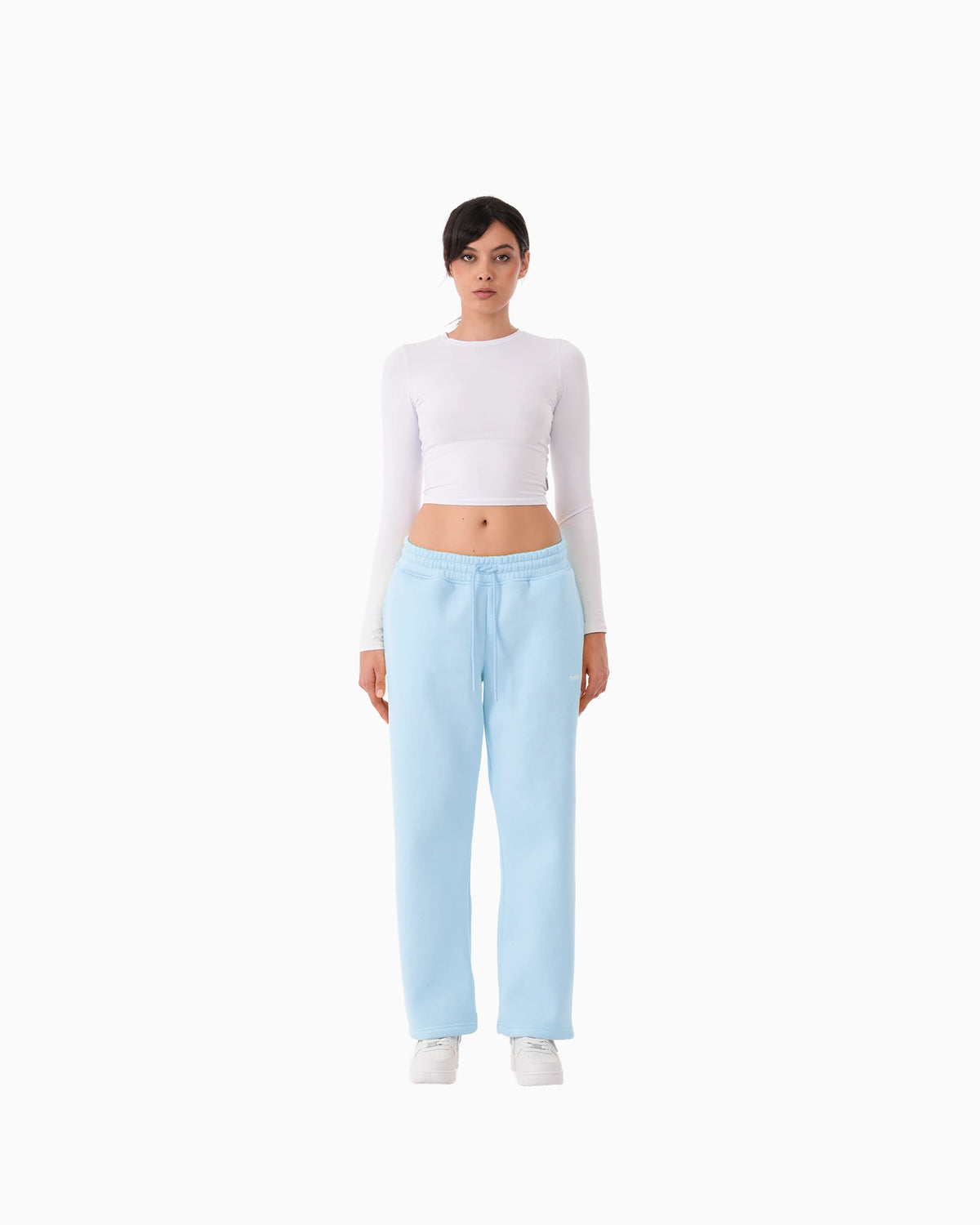 Twelve Sweatpant – Baby Blue – model üzerinde