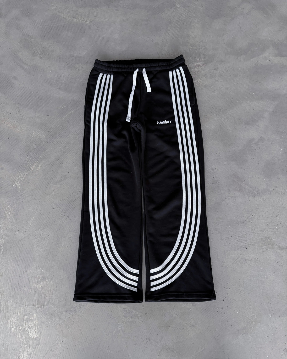 Twelve Stris Sweatpant – Black – ürün görseli