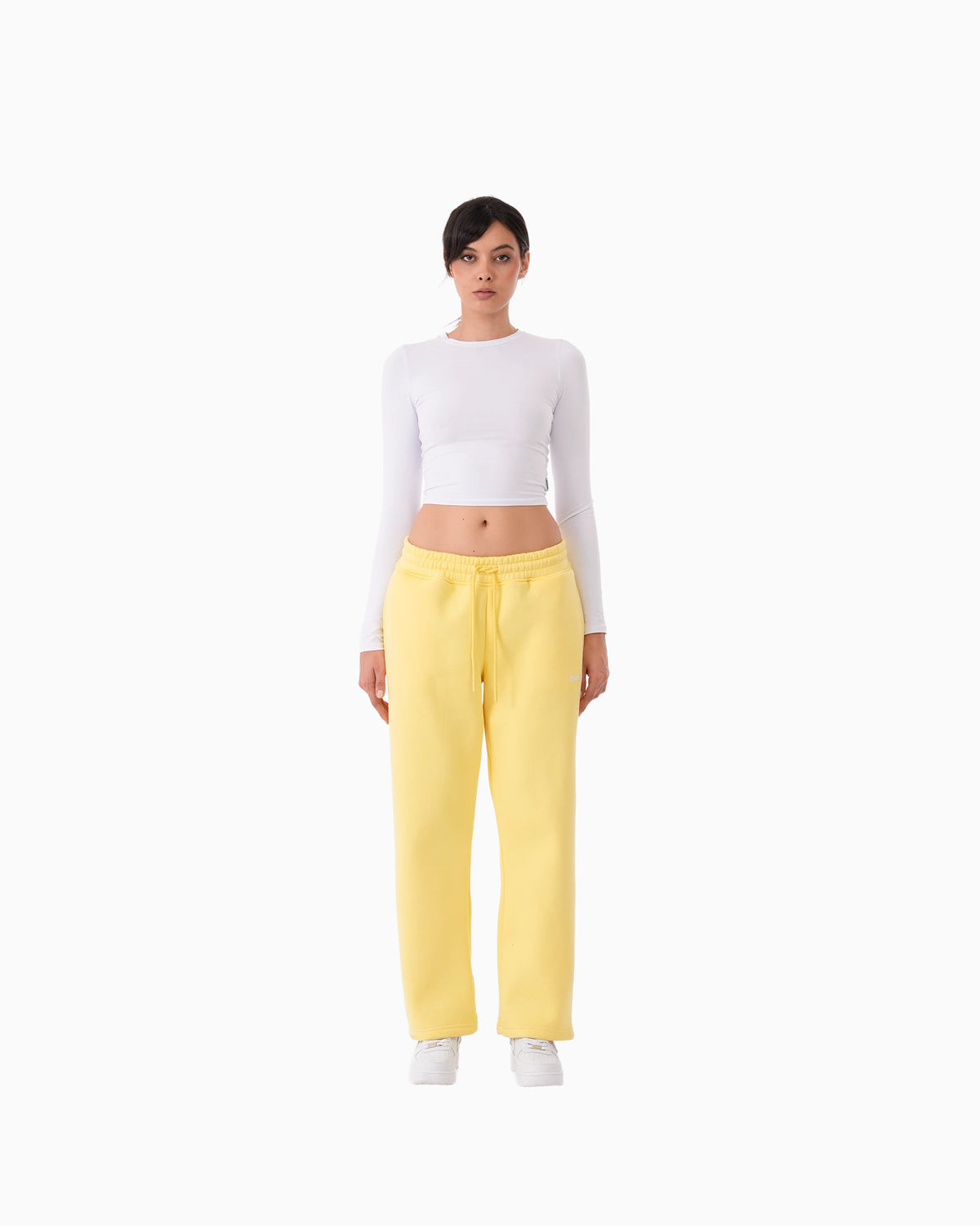 Twelve Sweatpant – Buttercream – model üzerinde