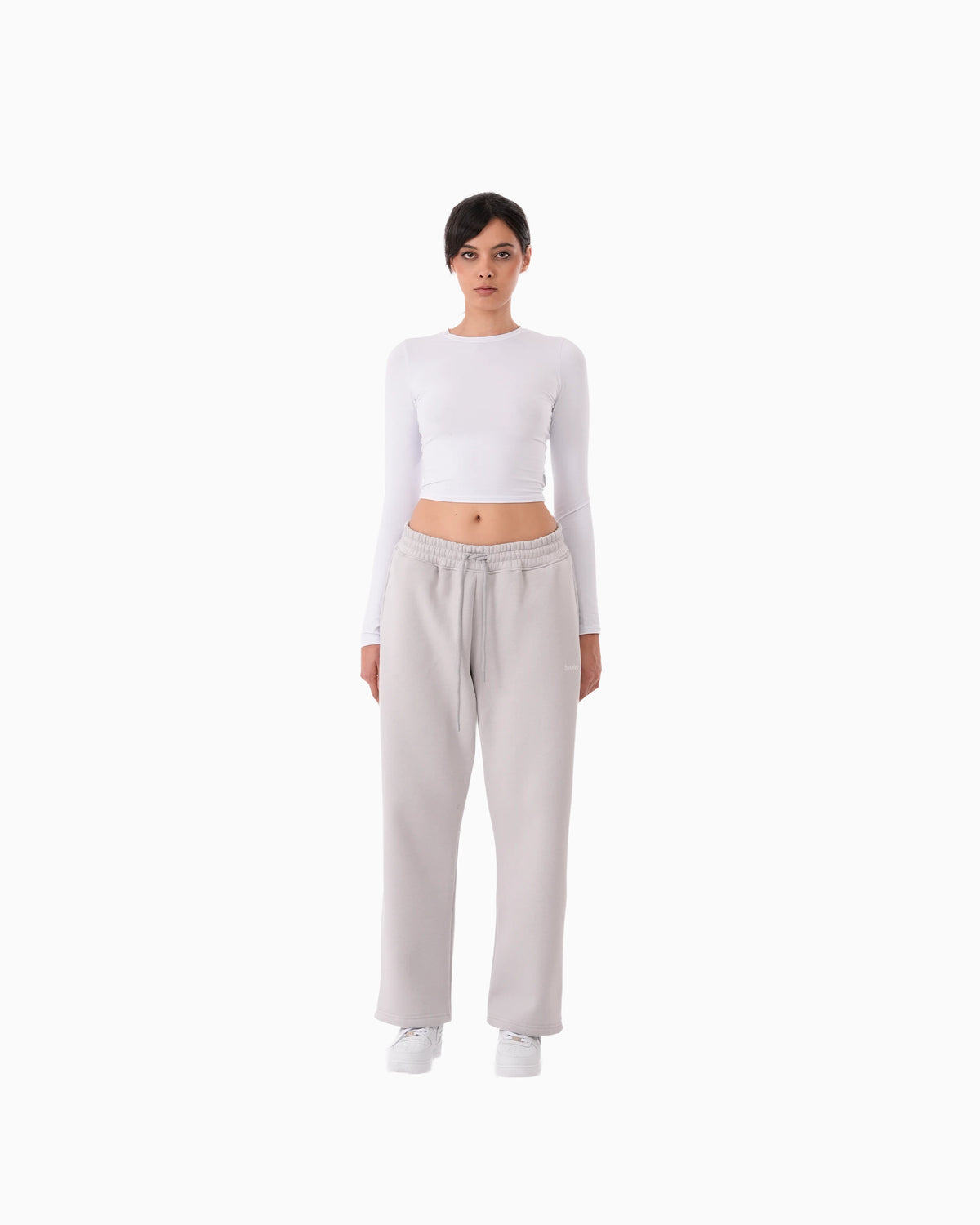 Twelve Sweatpant – Smoke Grey – model üzerinde