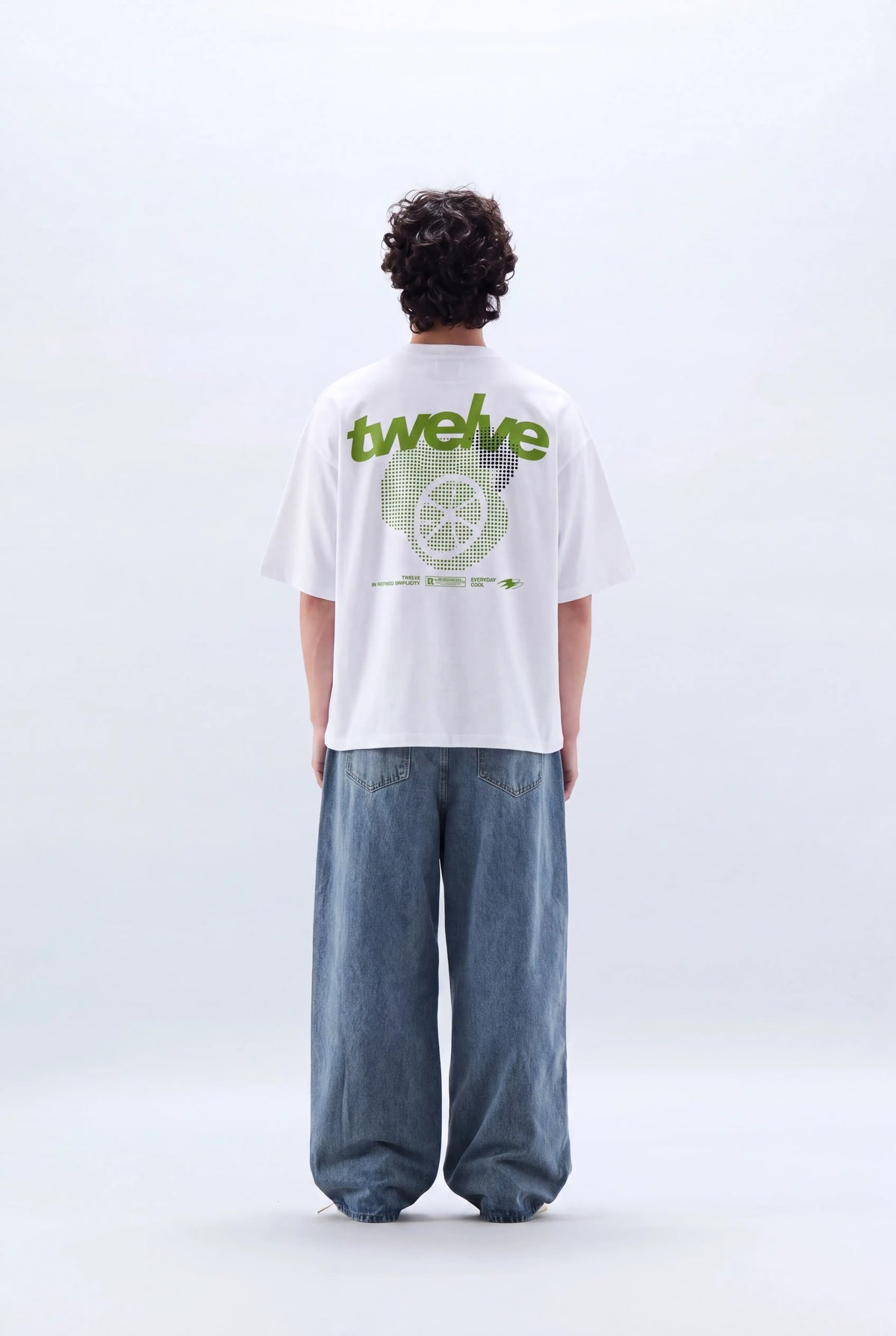 Twelve Limeade Tee – model üzerinde