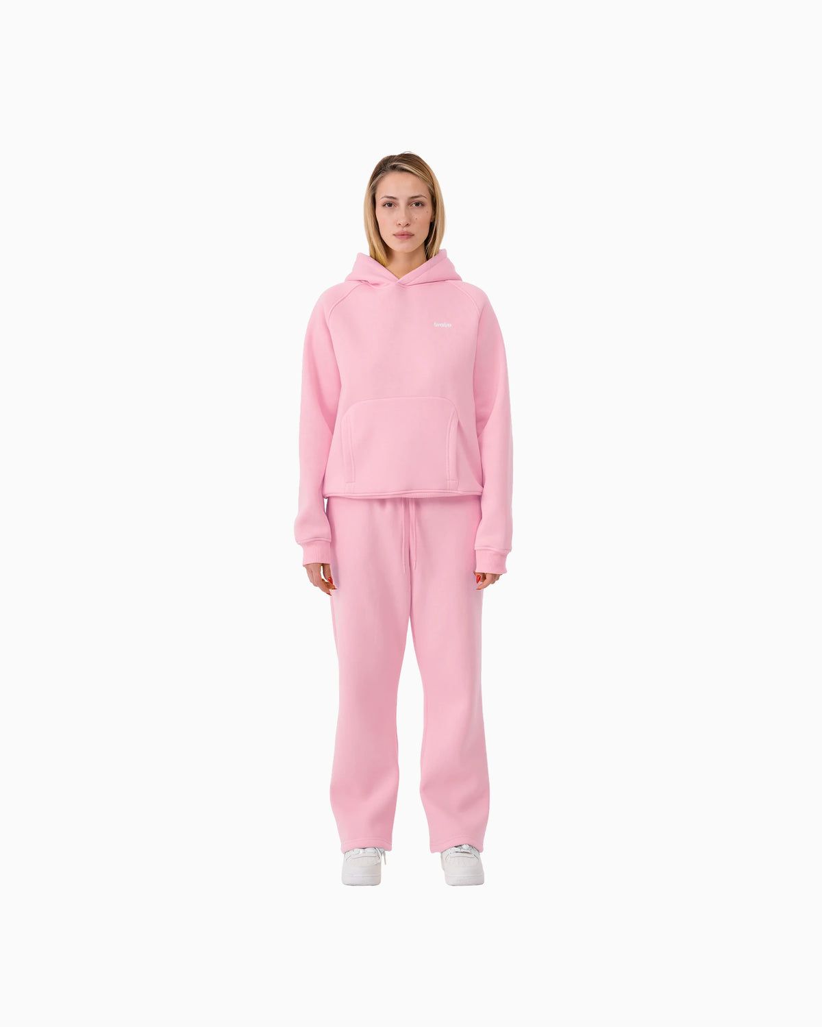 Twelve Hoodie – Baby Pink – model üzerinde