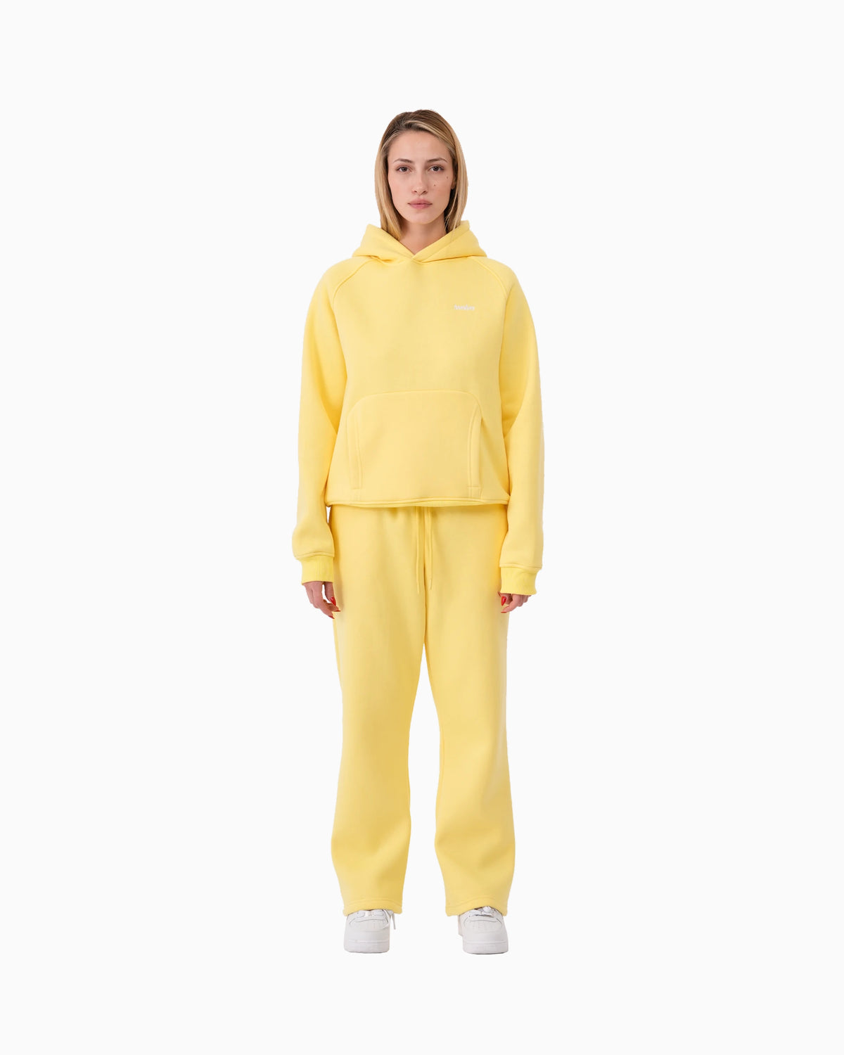 Twelve Hoodie – Buttercream – model üzerinde