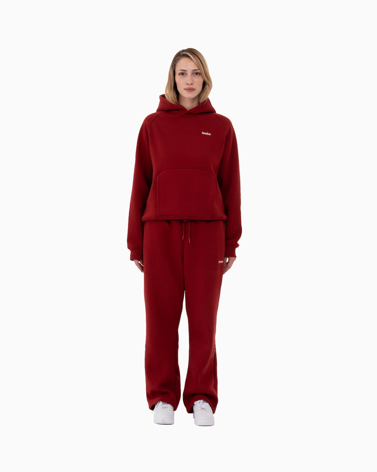 Twelve Hoodie – Wine Red – model üzerinde